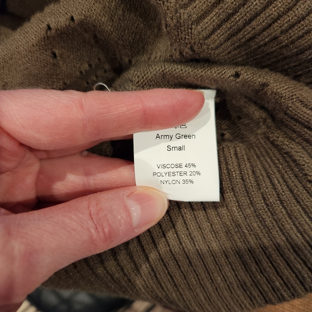 Green sweater - Picture 5 of 5